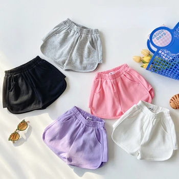 Летние однотонные повседневные шорты в корейском стиле для маленьких девочек с карманами, универсальные шорты для малышей, штаны для девочек и мальчиков, чистые хлопковые шорты