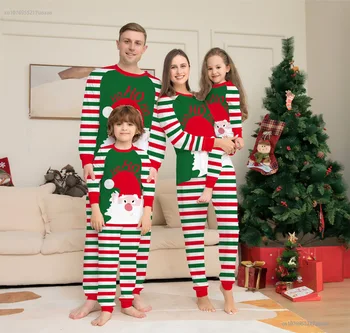 Подходящая одежда для семьи, Рождественские пижамы 2024, Новые Полосатые брюки с принтом Санты, костюмы для взрослых и детей, детский комбинезон + Пижамный комплект для семьи с собакой