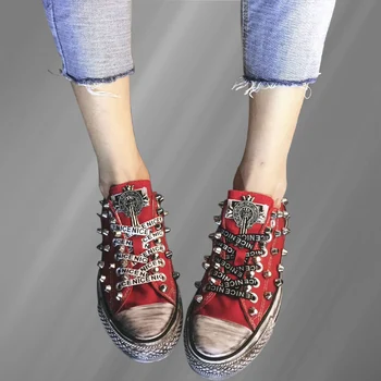 Весенне-осенняя модная тенденция - делать старые парусиновые туфли с заклепками для родителей и детей, удобную обувь для уличных танцев в стиле хип-хоп