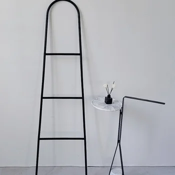 Вертикальная художественная вешалка для полотенец без унитаза Простая Черная съемная лестница для ванной Вешалка для полотенец